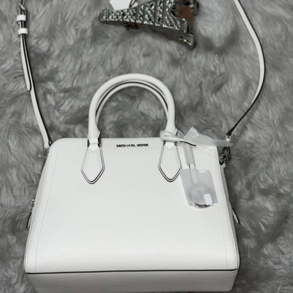 MICHAEL KORS HANDBAG / white SOLD